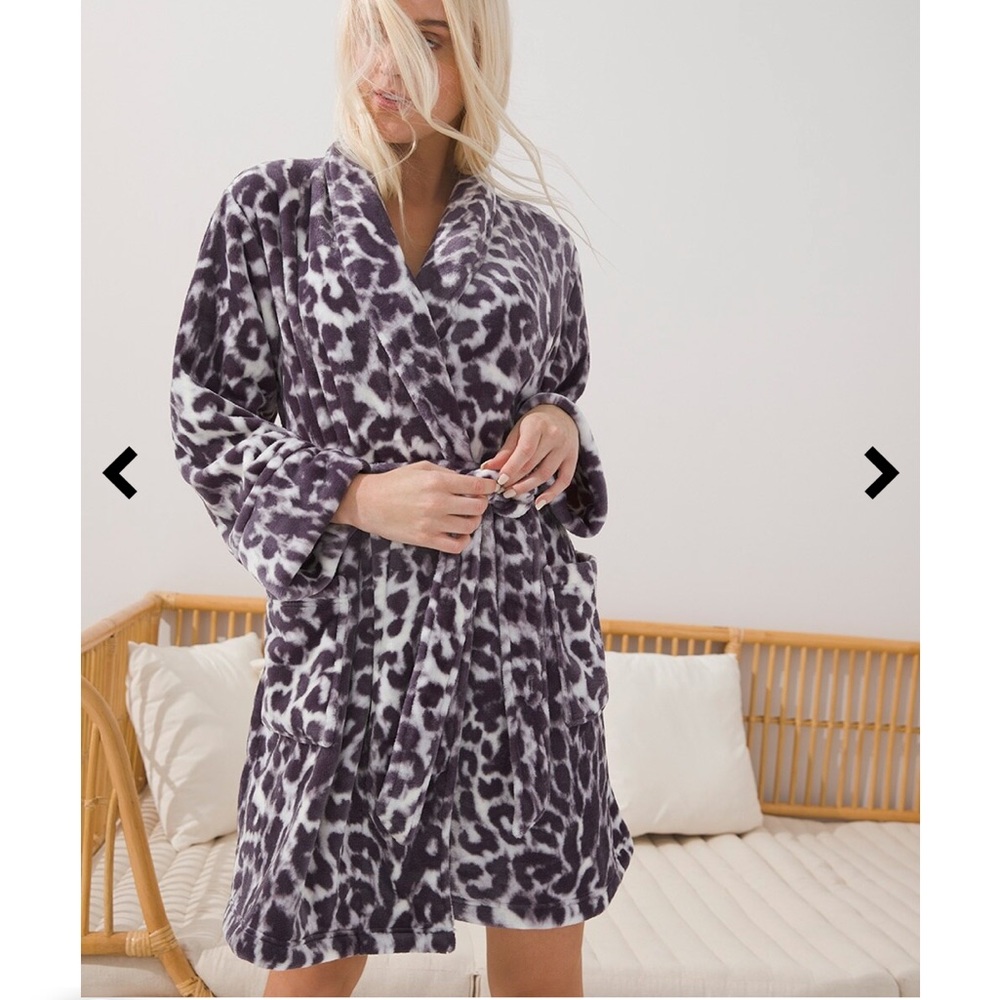 NWT embraceable short robe fierce feline grand grey